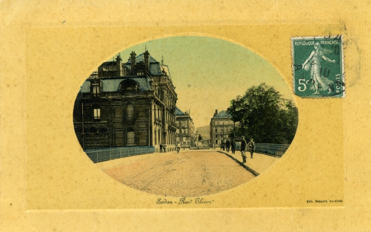 Rue Thiers (carte postale de 1910) - Sedan