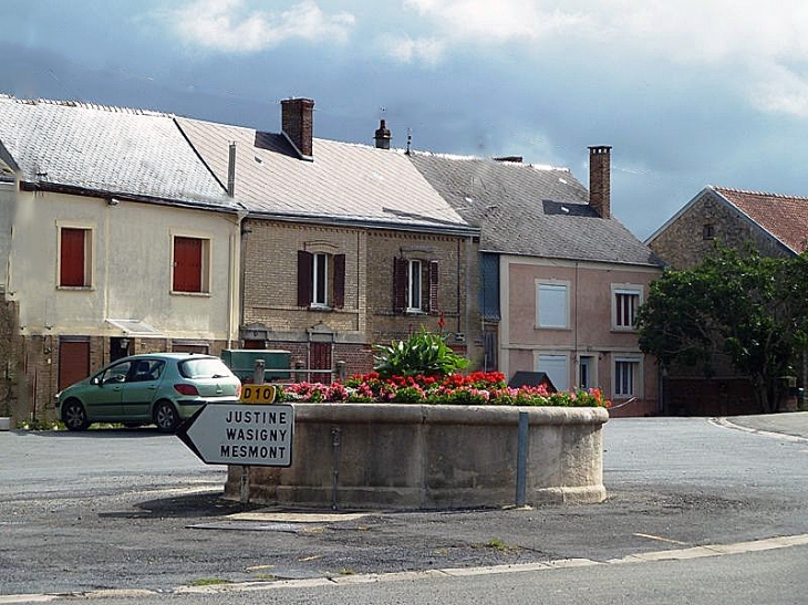 Dans le village - Sery