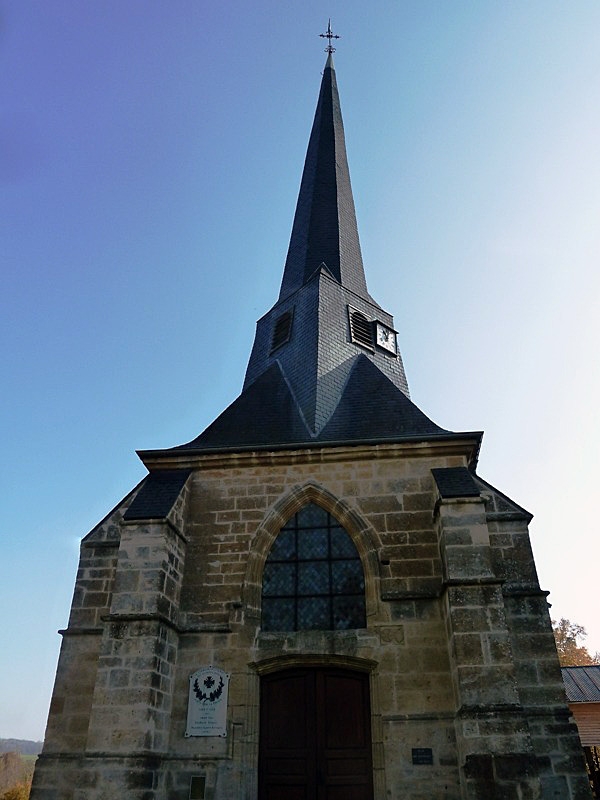 L'entrée de l'église - Suzanne