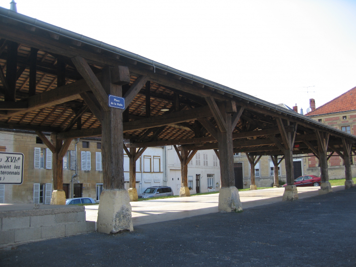 Place de la halle - Tourteron