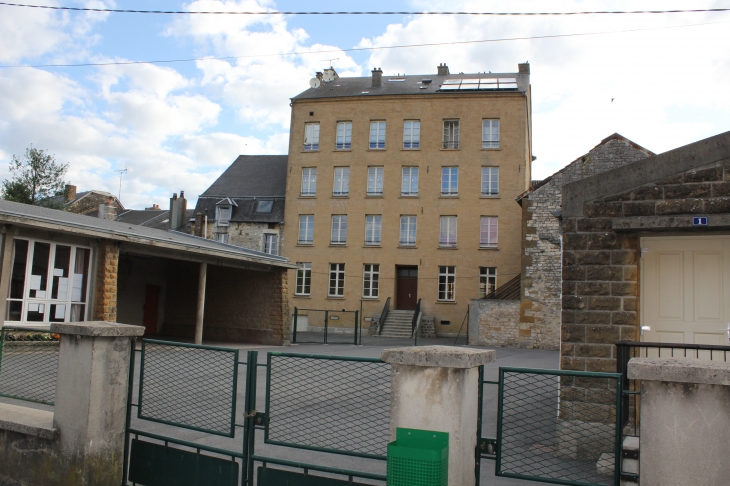 La maison caillet (vue arriere) - Vendresse