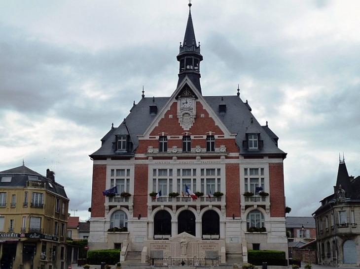 L'hôtel de ville - Vouziers