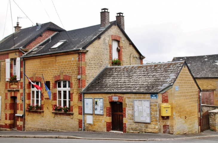 La Mairie  et l'école - Yvernaumont