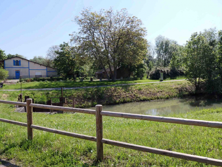 Le canal - Barberey-Saint-Sulpice