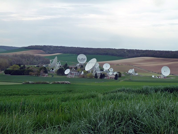 Centre de télécommunications spatiales - Bercenay-en-Othe