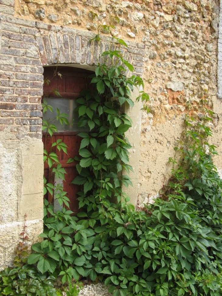 Bérulle, envahissement près de l'église.