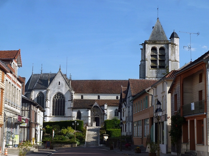 Vers l'église - Chavanges