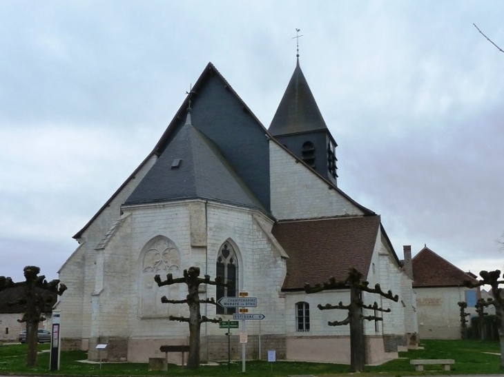 Le chevet de l'église - Chennegy