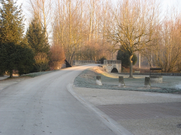 Pont romain, chemin des Cario - Crancey