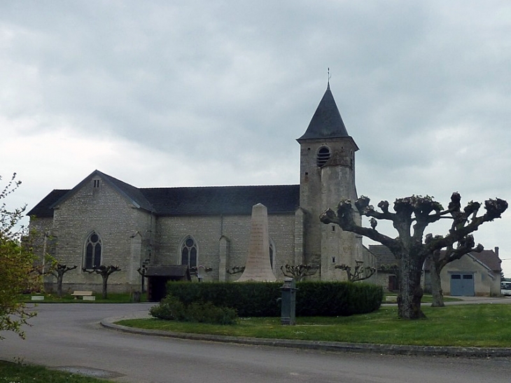 L'église - Jully-sur-Sarce