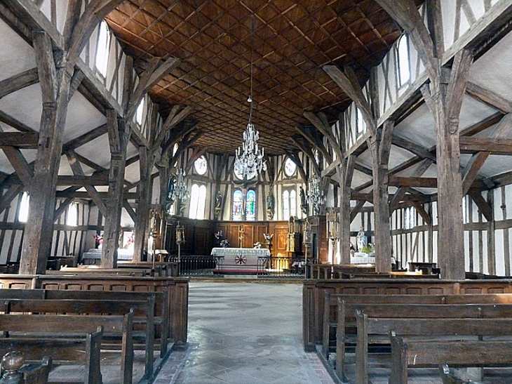 L'intérieur de l'église - Lentilles