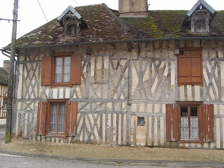 Maison à colombages authentique - Lesmont