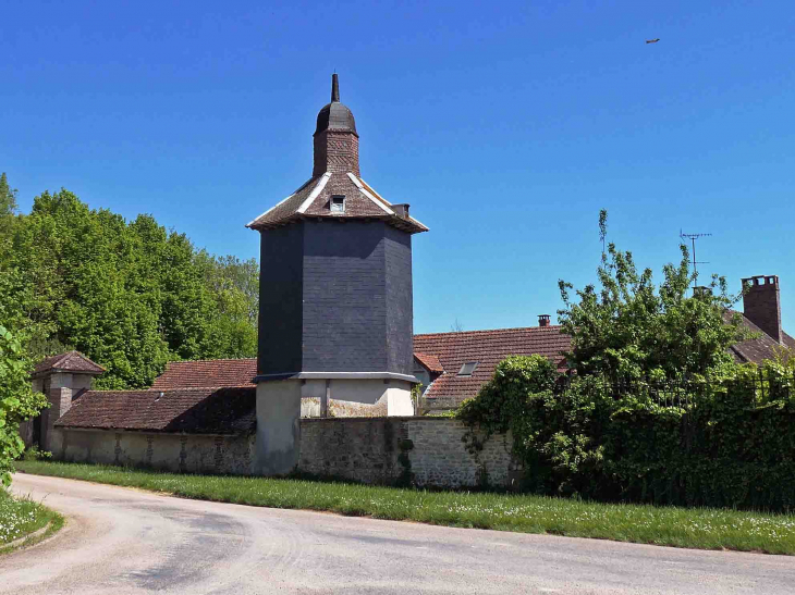 Pigeonnier de ferme - Lirey