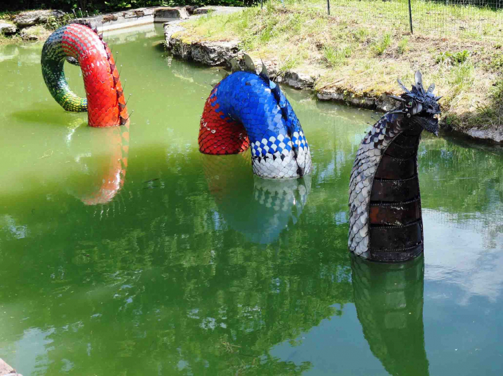 L'art est dans le pré : le dragon de Mathieu Rapp - Longeville-sur-Mogne