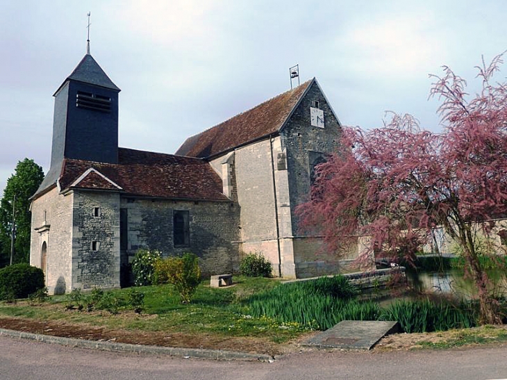 L'église au bord de l'étang - Maisons-lès-Chaource