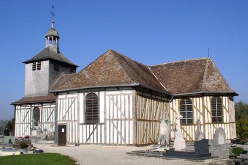 Eglise à pans de bois et clocher carré. - Mathaux