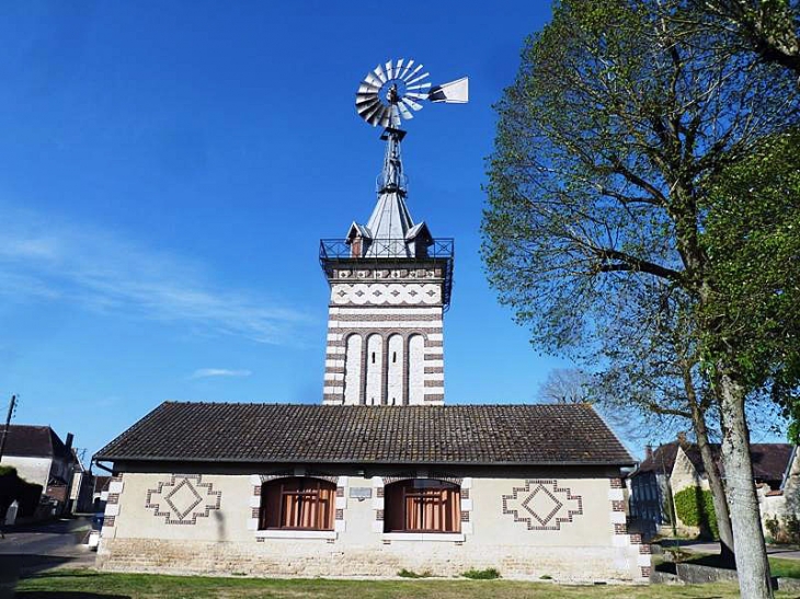 L'éolienne classée monument historique - Pargues