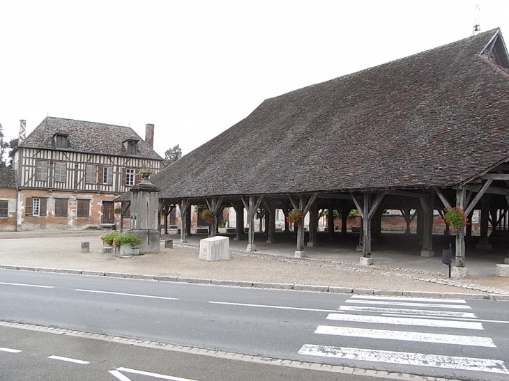 Halles de Piney et maison ou séjourna Napoléon