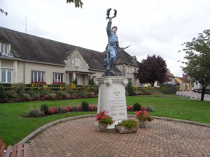 Monument aux morts de Piney 1914/18