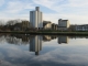 Silo du groupe Soufflet et reflet dans l'eau du canal...