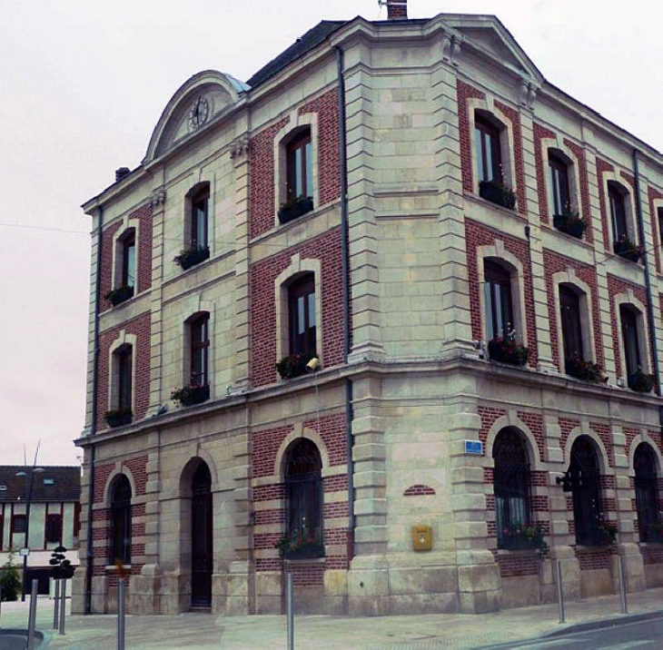 Derrière la mairie - Romilly-sur-Seine