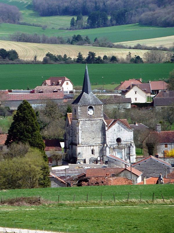 Vue sur l'église - Rouvres-les-Vignes