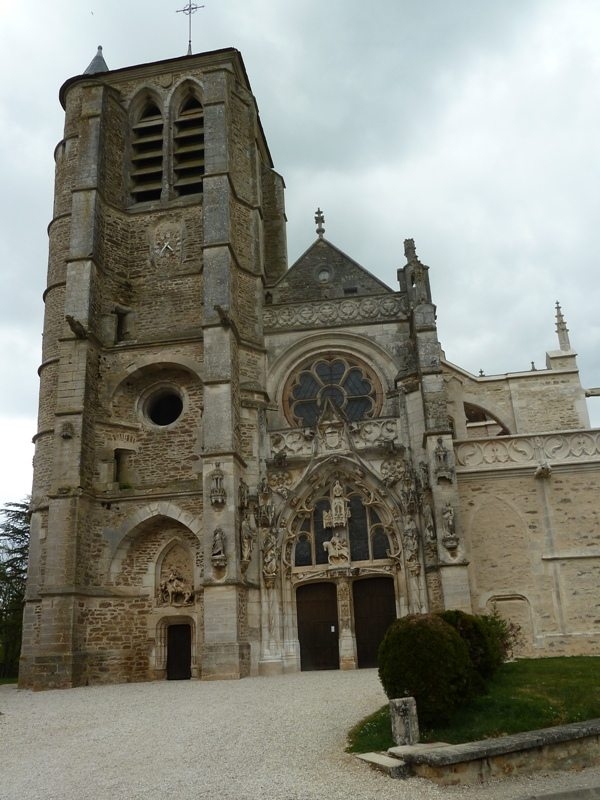 La façade de l'église - Rumilly-lès-Vaudes