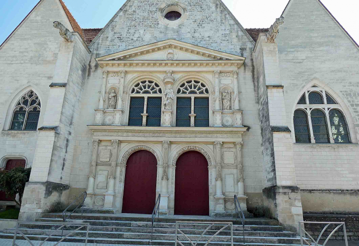 L'entrée de l'église - Saint-André-les-Vergers