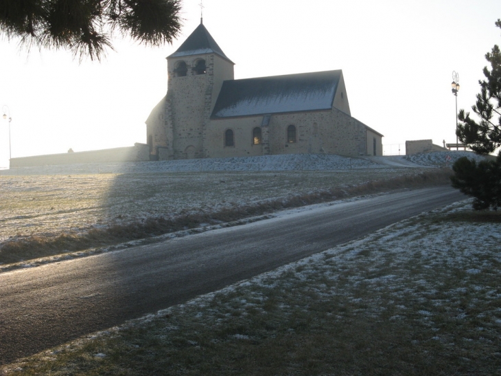 Froid soleil du matin sur l'Eglise - Saint-Hilaire-sous-Romilly