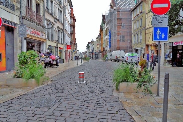 Troyes;rue Emile Zola.