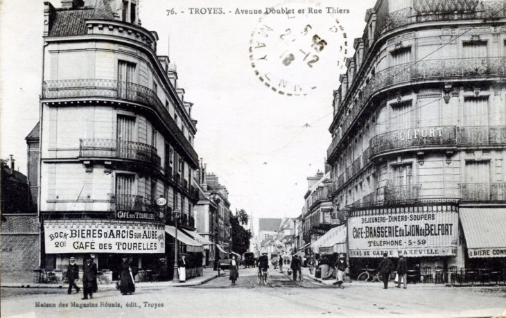 Avenue Doublet et rue Thiers, vers 1918 (carte postale ancienne). - Troyes