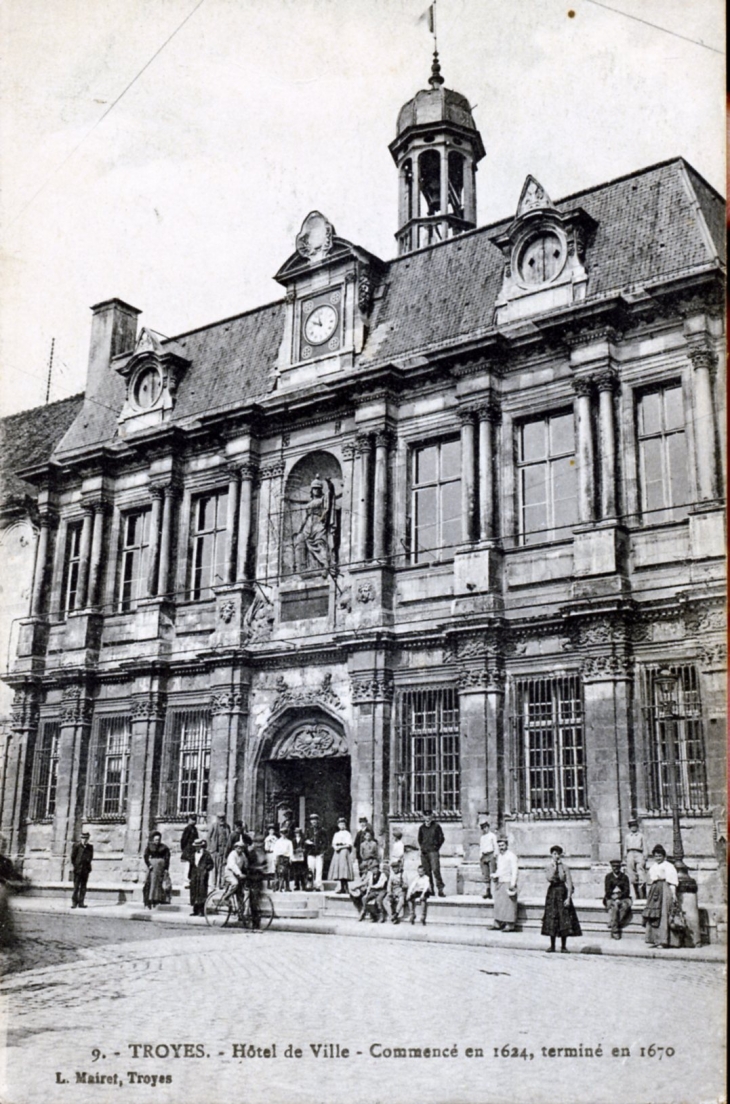 Hôtel de Ville, vers 1910 (carte postale ancienne). - Troyes