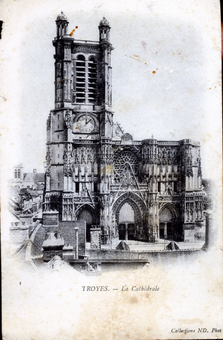 La Cathédrale, vers 1910 (carte postale ancienne). - Troyes