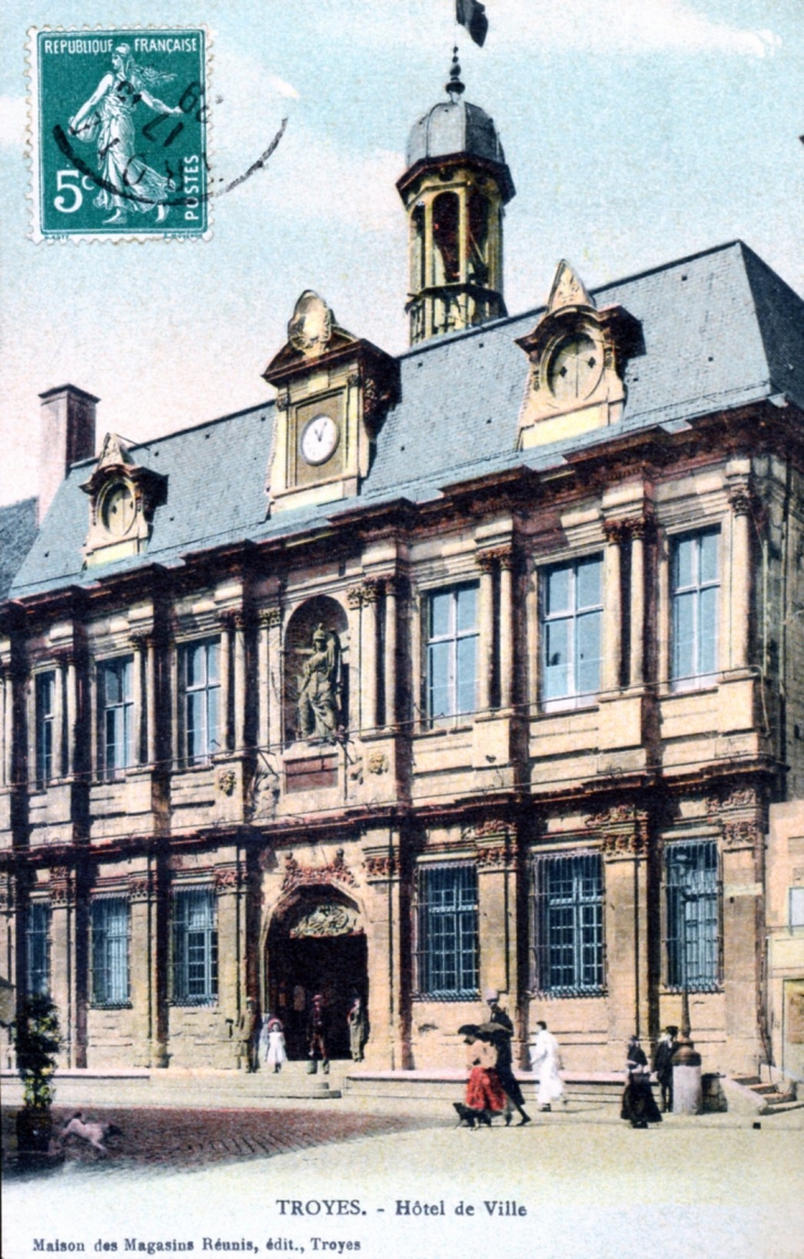 L'Hôtel de ville, vers 1909 (carte postale ancienne). - Troyes