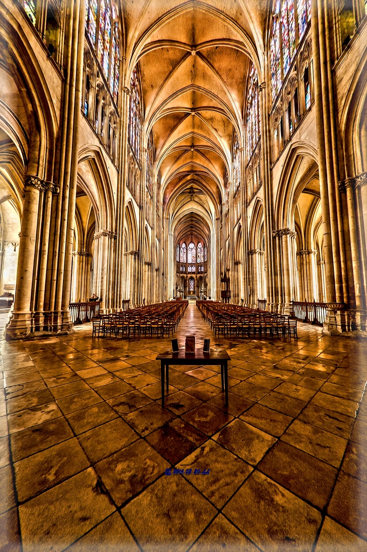 L'intérieur de la cathédrale de Troyes 