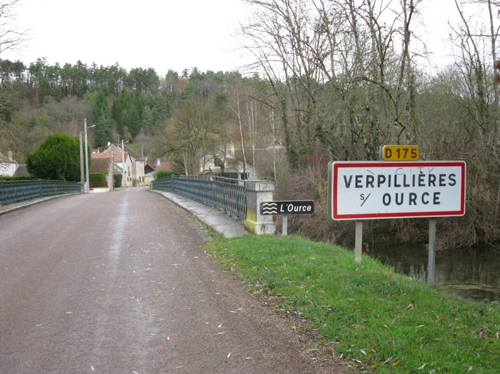 Verpillières, le pont sur l'Ource - Verpillières-sur-Ource