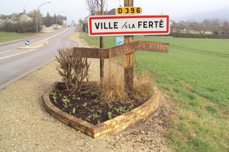 ENTREE DANS LE VILLAGE - Ville-sous-la-Ferté