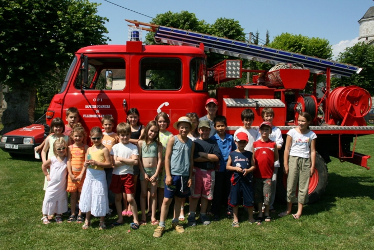 Une partie des enfants de la commune - Villemoiron-en-Othe