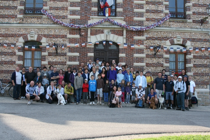 Départ de la randonnée du 22 juillet 2012 sans les retardataires - Villemoiron-en-Othe