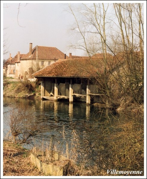 LE LAVOIR - Villemoyenne