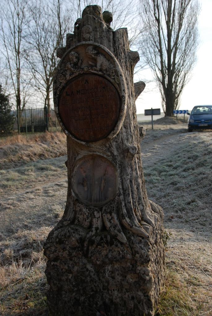 A la mémoire de 2 petits ramoneurs foudroyés à cet endroit (route de Narcy) - Chamouilley