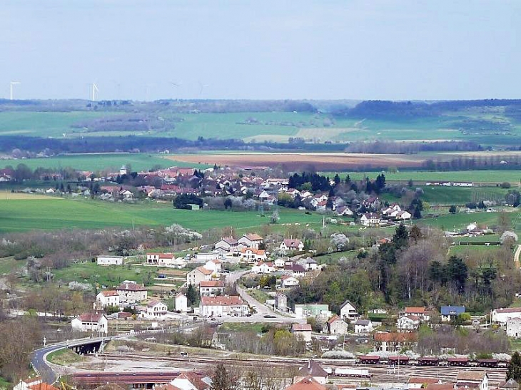 Le village vu des remparts de Langres - Champigny-lès-Langres