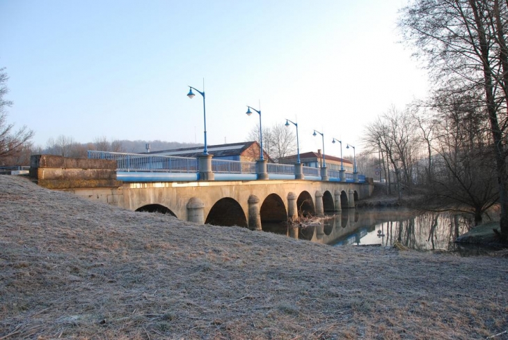 Le pont et l'usine des tubes - Chevillon