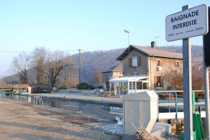 Ecluse  du canal entre Marne et Bourgogne - Chevillon