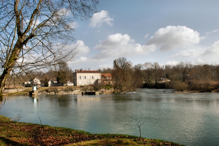 Bords de Marne le long du chateau - Eurville-Bienville