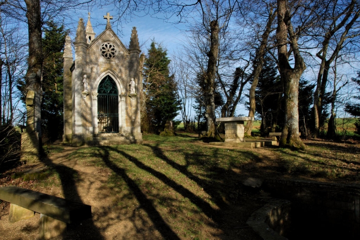 La chapelle Sainte Menehoul sur les hauteurs de Bienville-Eurville - Eurville-Bienville