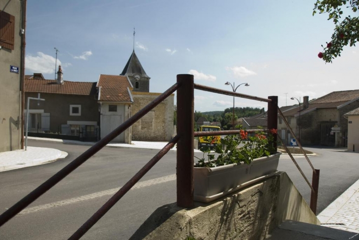 La place du village - Fontaines-sur-Marne