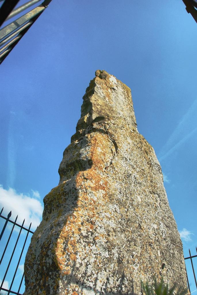 Le Mehnir, (A visiter : le lac du Der, Saint Dizier et ses alentours, la Vallée de la Marne et la Blaise) - Fontaines-sur-Marne