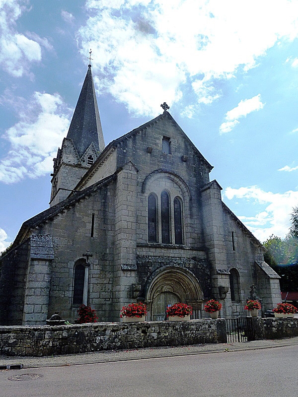 L'entrée de l'église - Isômes