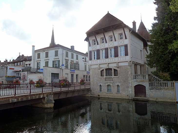 Le pont sur le bief - Joinville